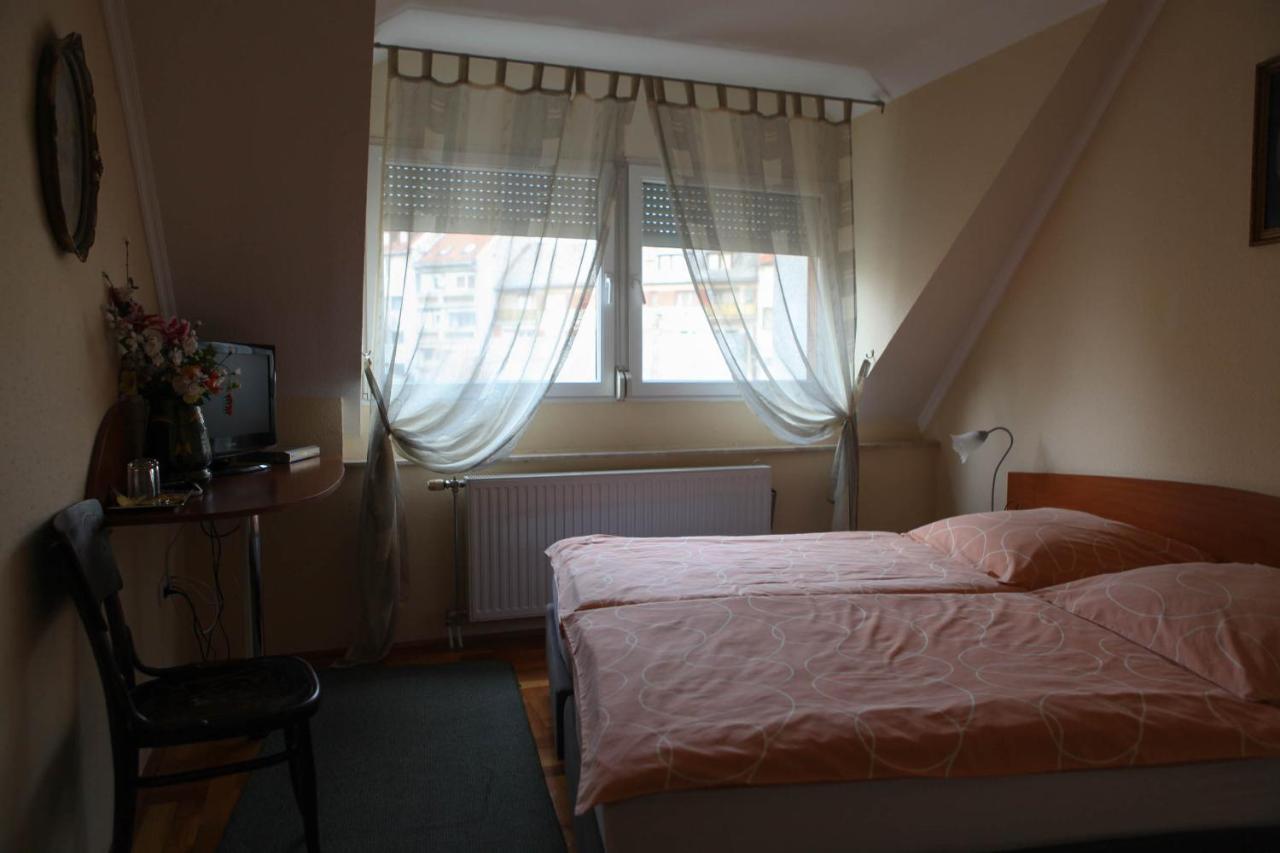 Barokk Antik Guest House Kecskemét Camera foto