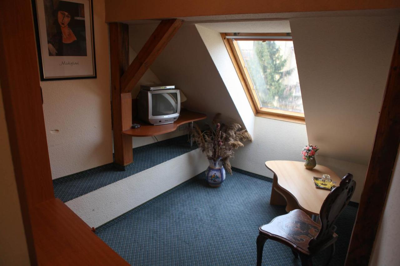 Barokk Antik Guest House Kecskemét Esterno foto