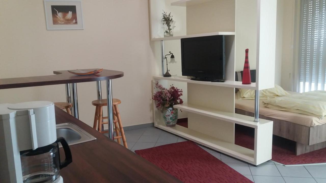 Barokk Antik Guest House Kecskemét Esterno foto
