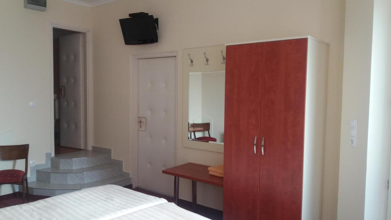 Barokk Antik Guest House Kecskemét Esterno foto